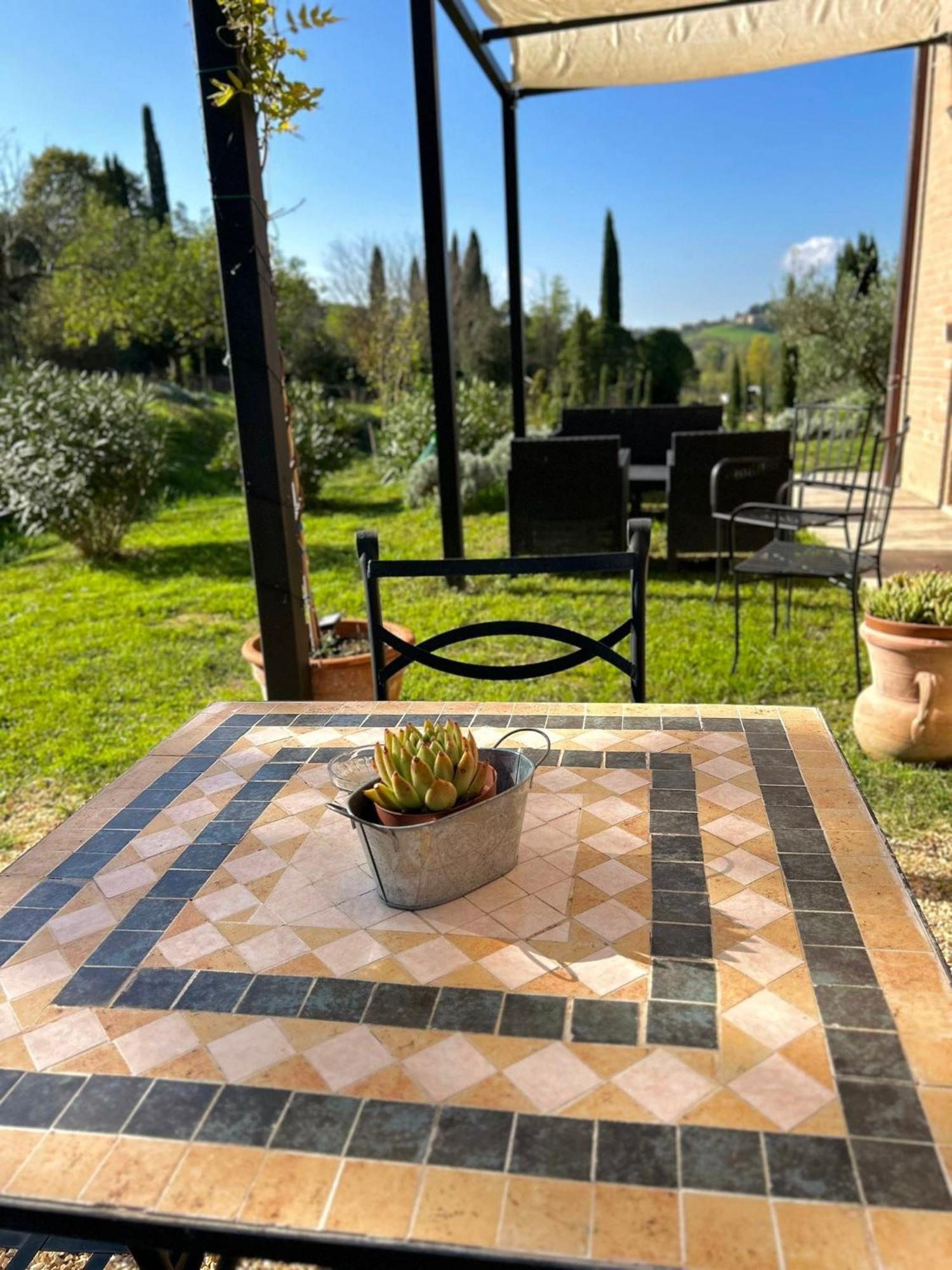 Agriturismo La Corte Del Sole Siena Eksteriør billede