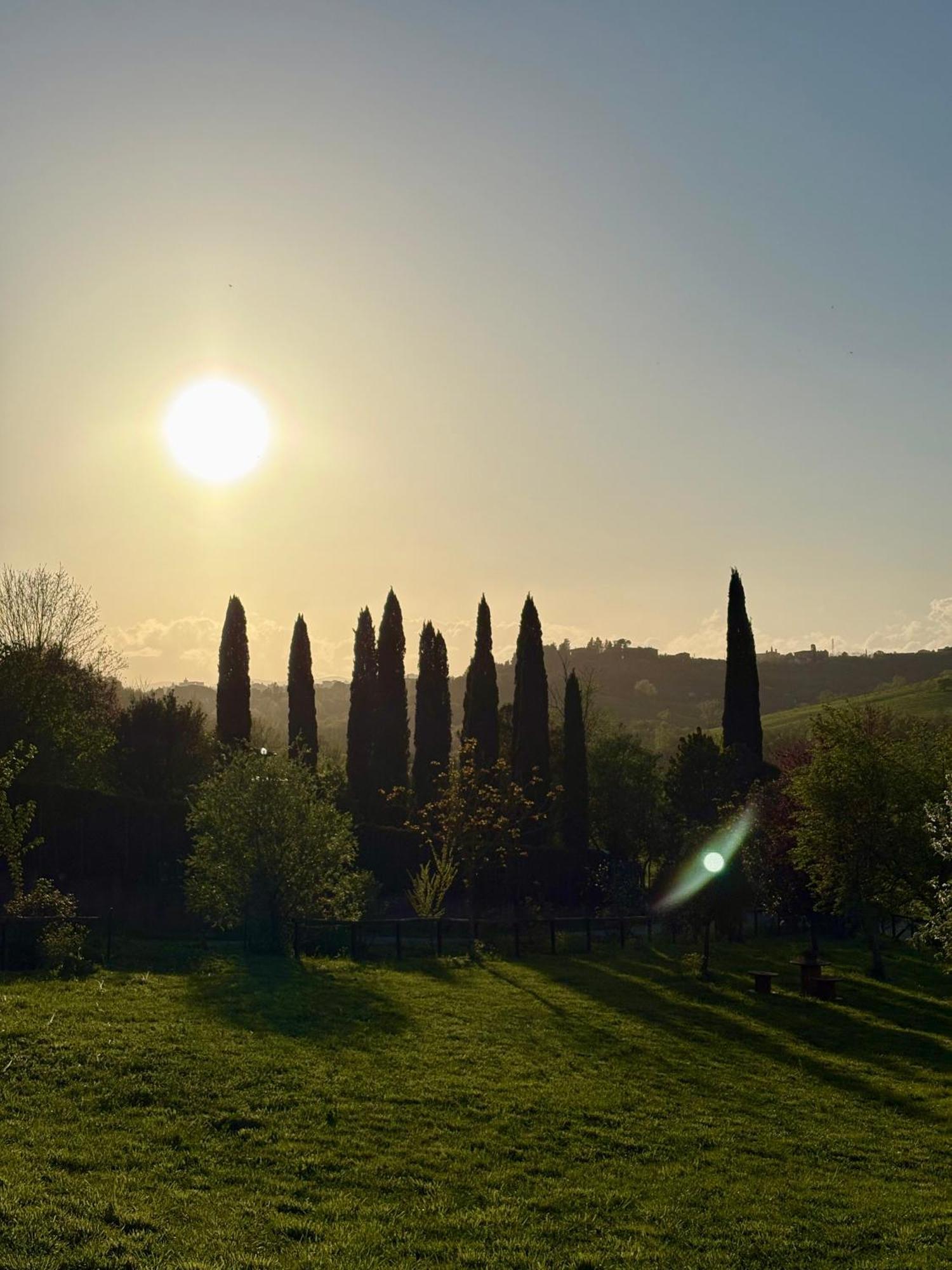 Agriturismo La Corte Del Sole Siena Eksteriør billede